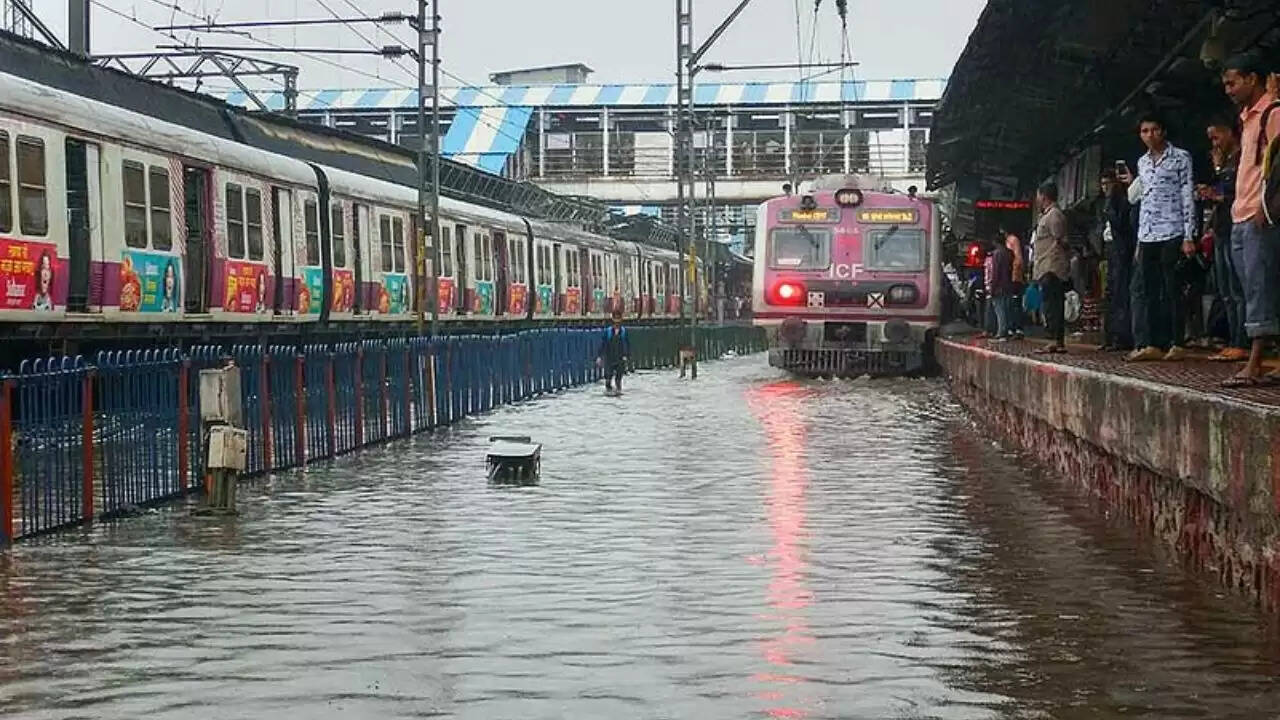 मॉनसून के लौटने से मौसम में बदलाव, कई राज्यों में बारिश की संभावना