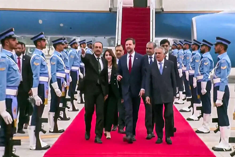 अमेरिका और ईरान के बीच पहली बार आमने-सामने वार्ता का आयोजन