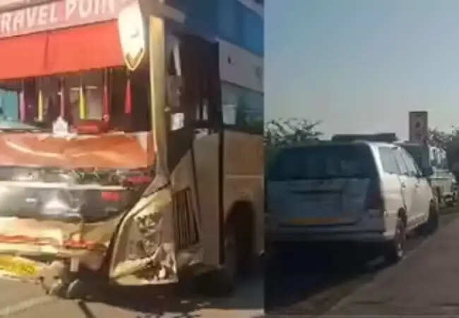 हाथरस में सड़क दुर्घटना: बस और वैन की टक्कर में छह की मौत