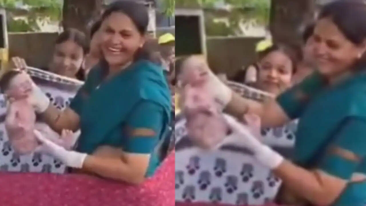 पुणे में सड़क पर महिला ने दिया बच्चे को जन्म, स्थानीय लोगों ने निभाई मानवता