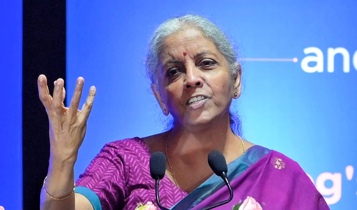 जीएसटी में बदलाव से आम लोगों के हाथों में आएंगे 2 लाख करोड़ रुपये: वित्त मंत्री