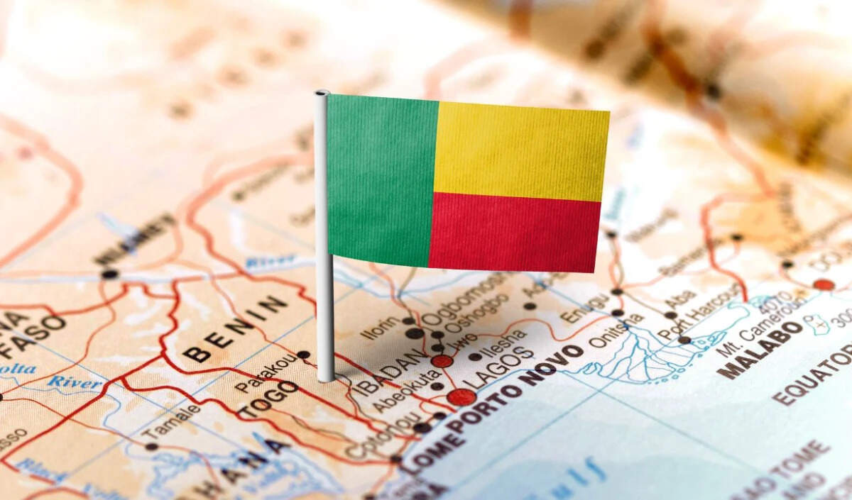 बेनिन में तख्तापलट की कोशिश नाकाम, राष्ट्रपति सुरक्षित