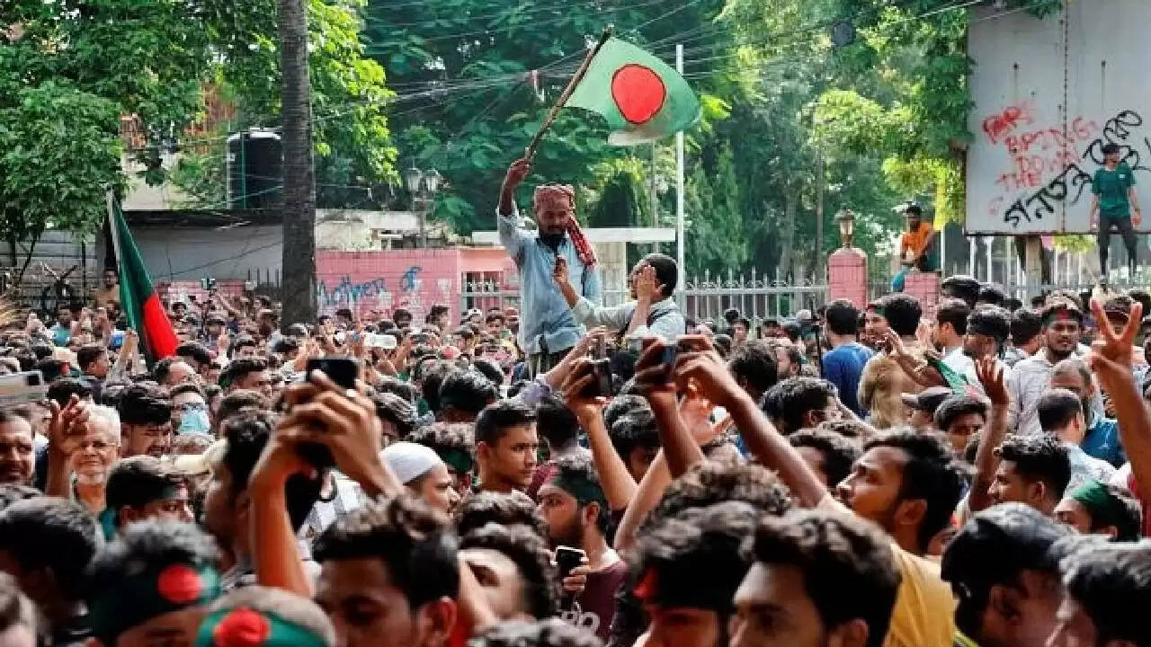 बांग्लादेश में भारत की स्थिति: क्या खो रहा है पड़ोसी देश में प्रभाव?