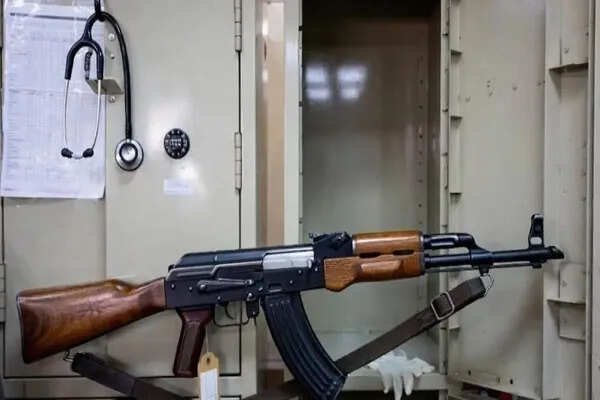 फरीदाबाद में डॉक्टर के घर से 300 किलो आरडीएक्स और 2 AK-47 की बरामदगी