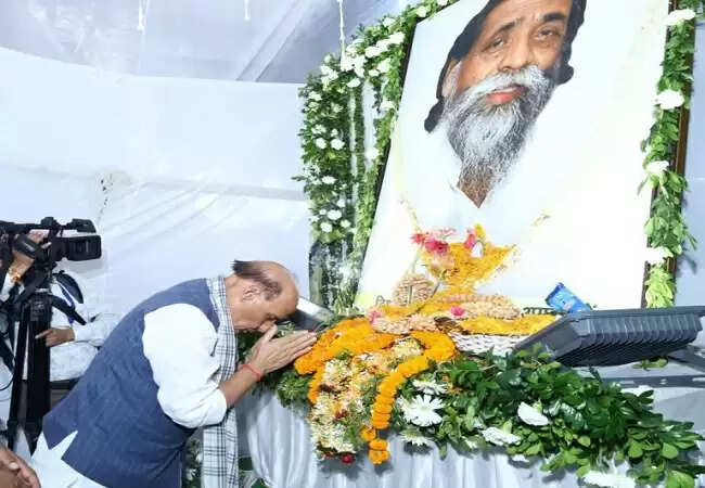 रांची में शिबू सोरेन के श्राद्ध में शामिल हुए राजनाथ सिंह और अन्य नेता