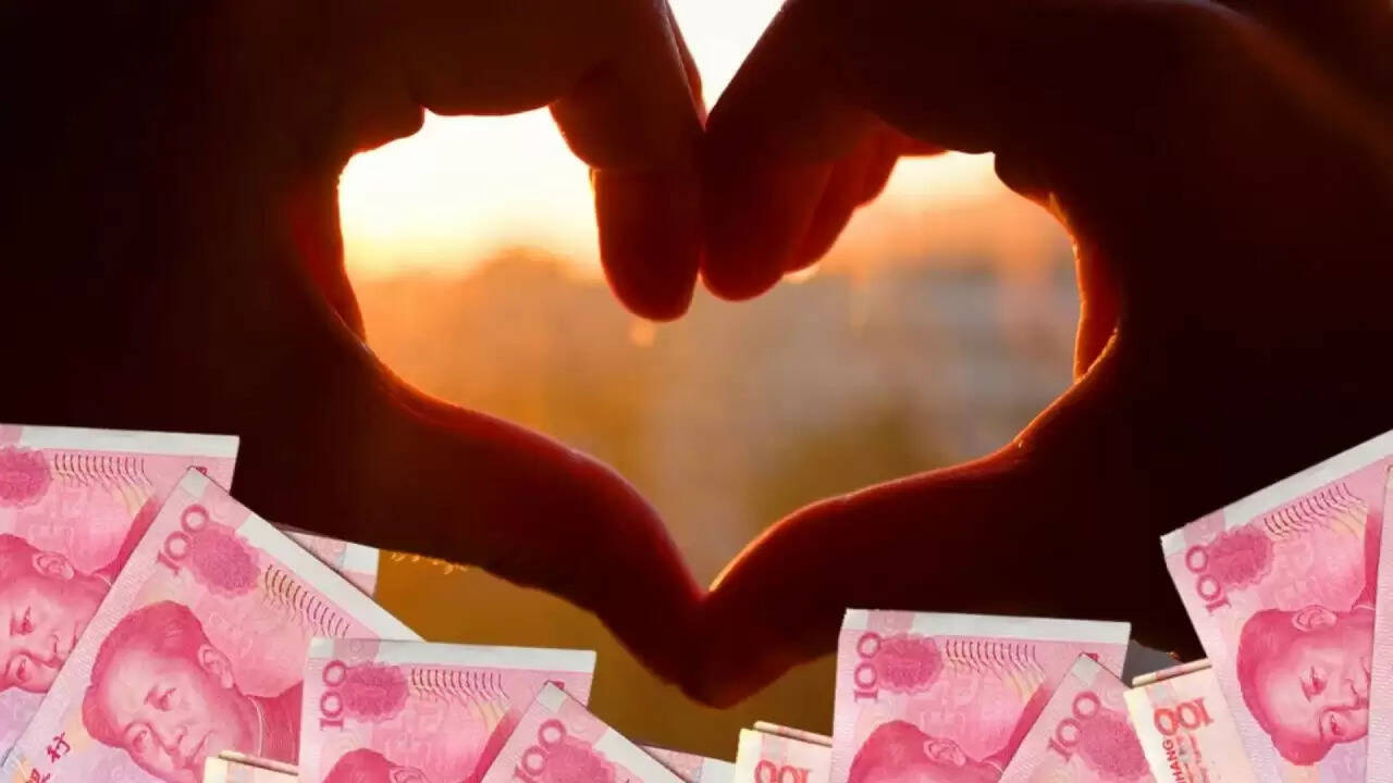 क्या है 'लव इंश्योरेंस' की अनोखी कहानी? जानिए एक महिला ने कैसे किया क्लेम