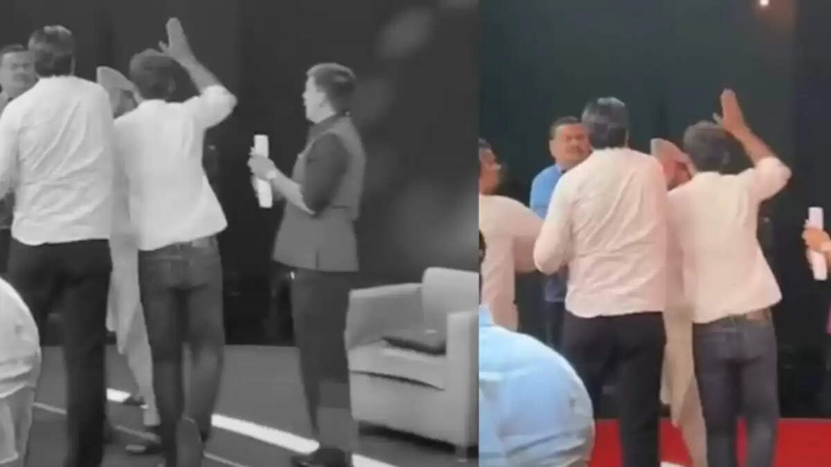 सपा सांसद डिंपल यादव पर विवादित टिप्पणी, मौलाना को सपा कार्यकर्ताओं ने मारा थप्पड़