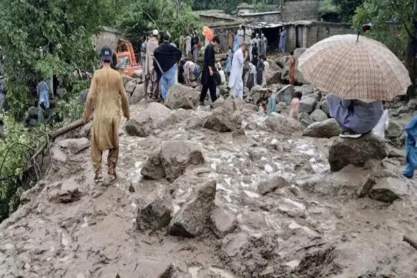 पाकिस्तान में बाढ़ से भारी तबाही: 340 से अधिक लोगों की मौत