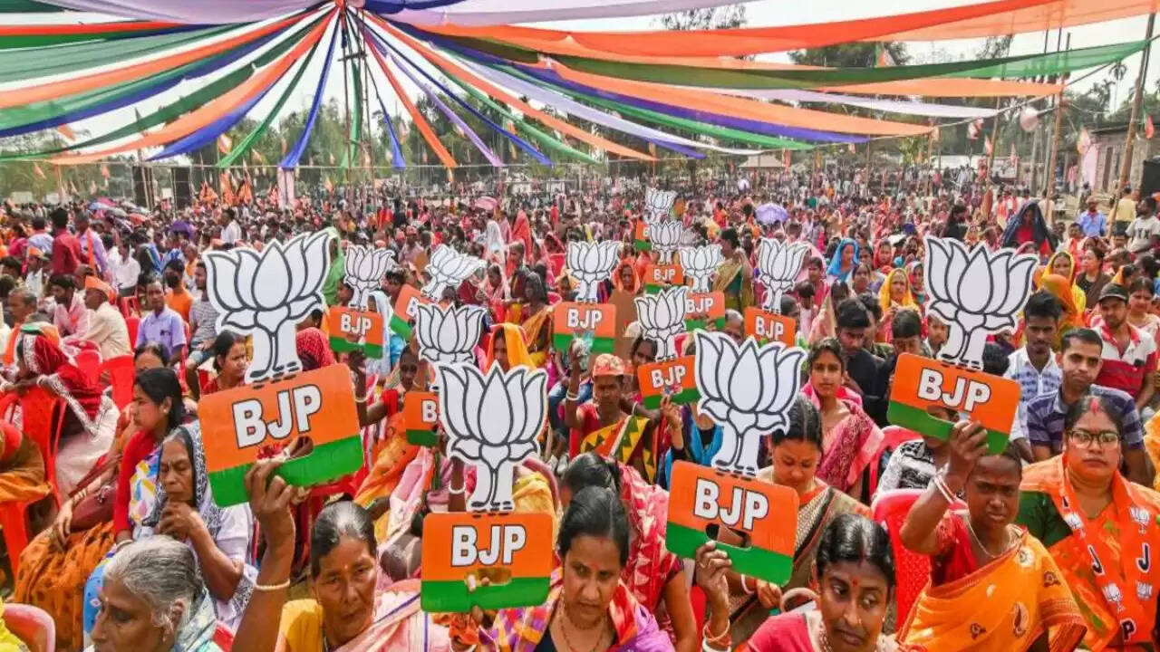कर्नाटक में राजनीतिक बदलाव: भाजपा की बढ़ती लोकप्रियता और कांग्रेस की गिरती स्थिति