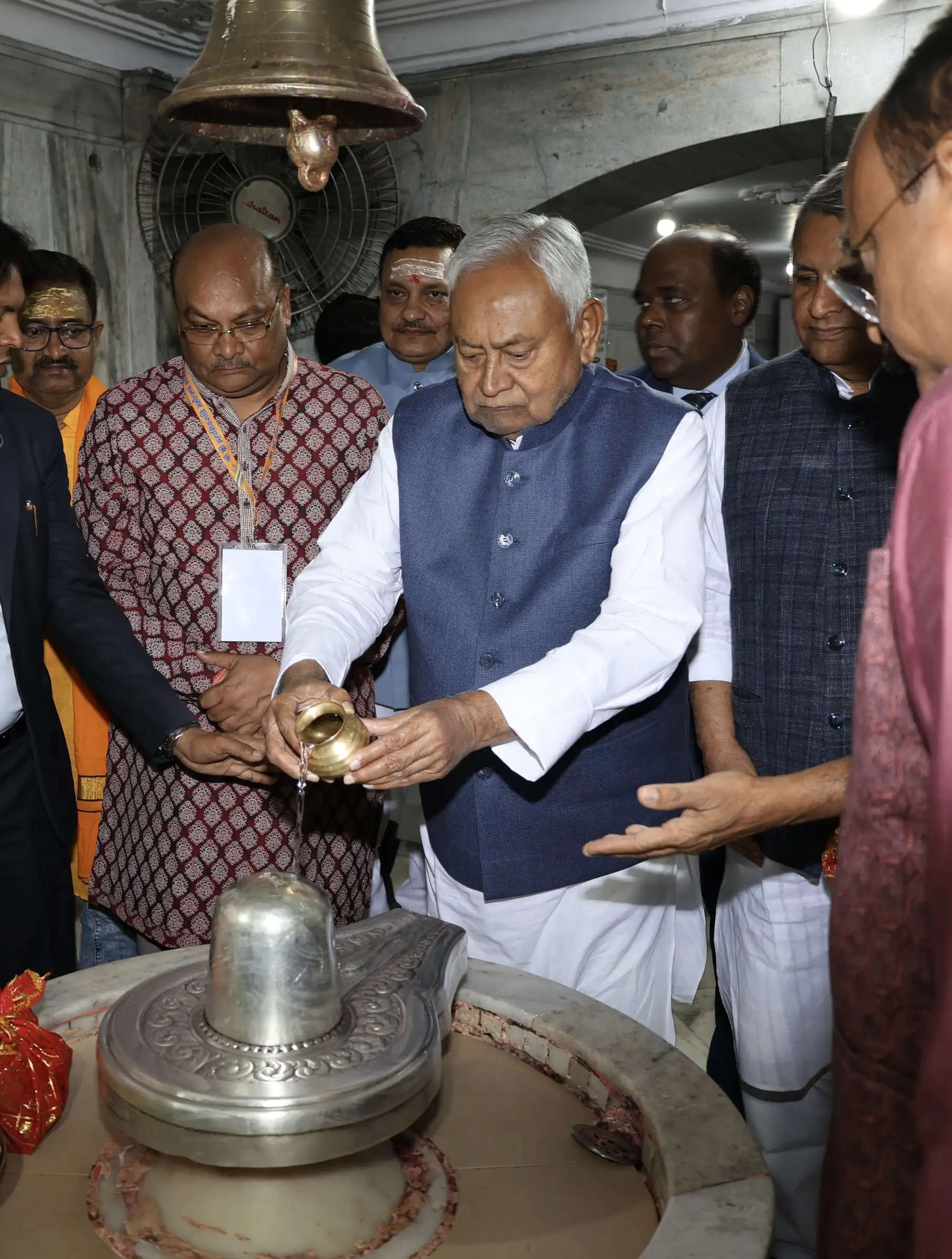 राजाबाजार शिव मंदिर में शिवरात्रि के मौका से मुख्यमंत्री नीतीश कुमार पूजा अर्चन करते एवं झांकी का स्वागत करते