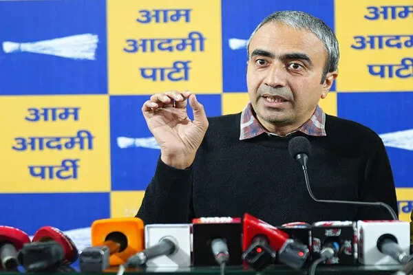 हरियाणा के सरकारी स्कूलों में बच्चों की दुर्दशा पर आम आदमी पार्टी का कड़ा हमला