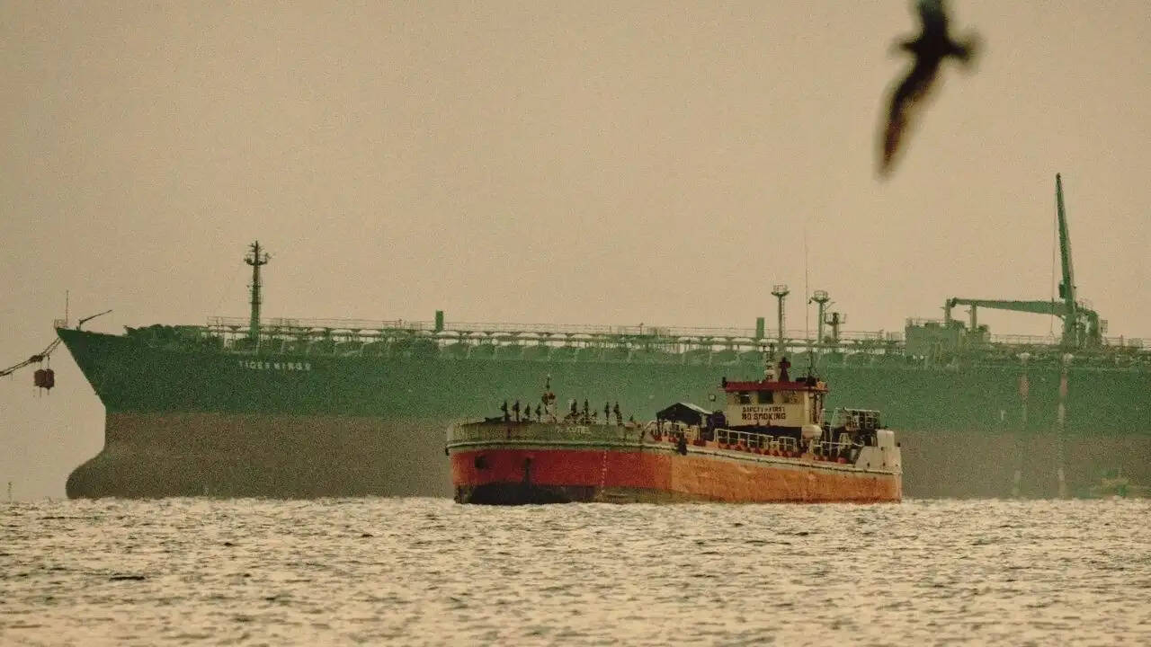 अमेरिका का रूसी तेल पर बड़ा फैसला: नई छूट से क्या होगा असर?