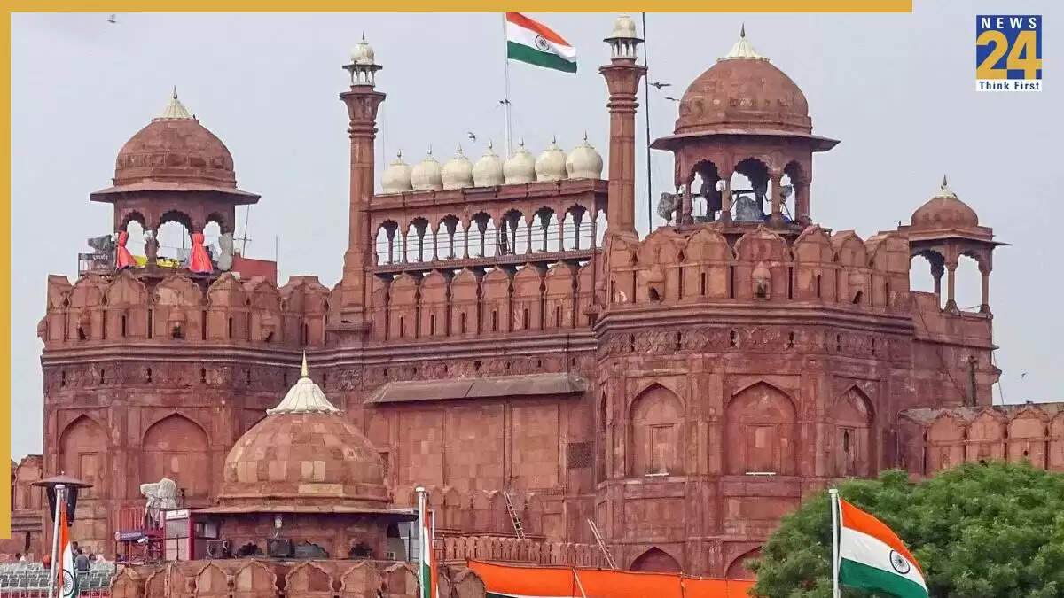 दिल्ली के लाल किले से चोरी हुआ कीमती कलश, सुरक्षा पर उठे सवाल