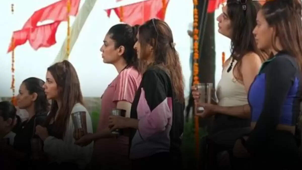 छोरियां चली गांव: रियलिटी शो में चुनौतियों का सामना करती 11 सेलेब्स