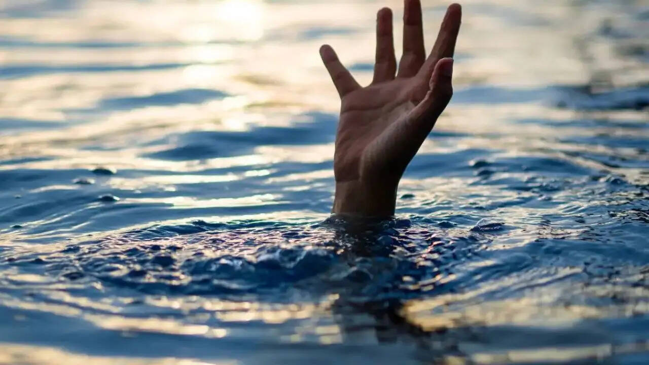 कर्नाटक में नदी में डूबने से एक परिवार के 8 सदस्यों की मौत, खोजबीन जारी