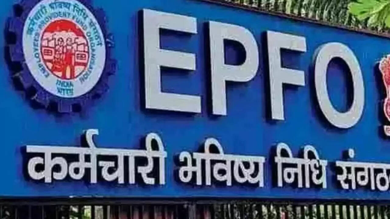 EPFO नियमों में बदलाव: बेरोजगारी की अवधि बढ़ी, विपक्ष ने उठाए सवाल