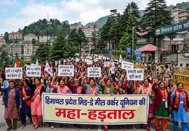 हिमाचल प्रदेश में मिड-डे मील वर्कर्स की हड़ताल, वेतन और सुविधाओं की मांग