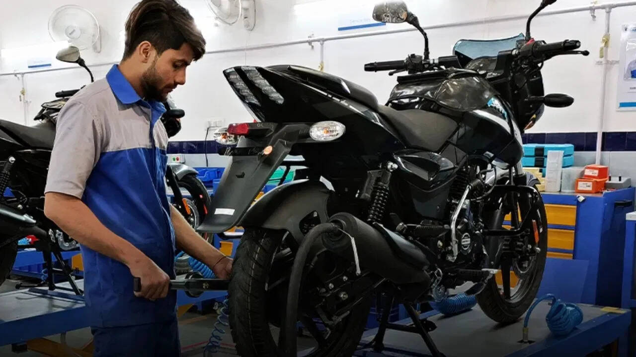बाइक सर्विसिंग में छिपे घोटाले: जानें कैसे बचें