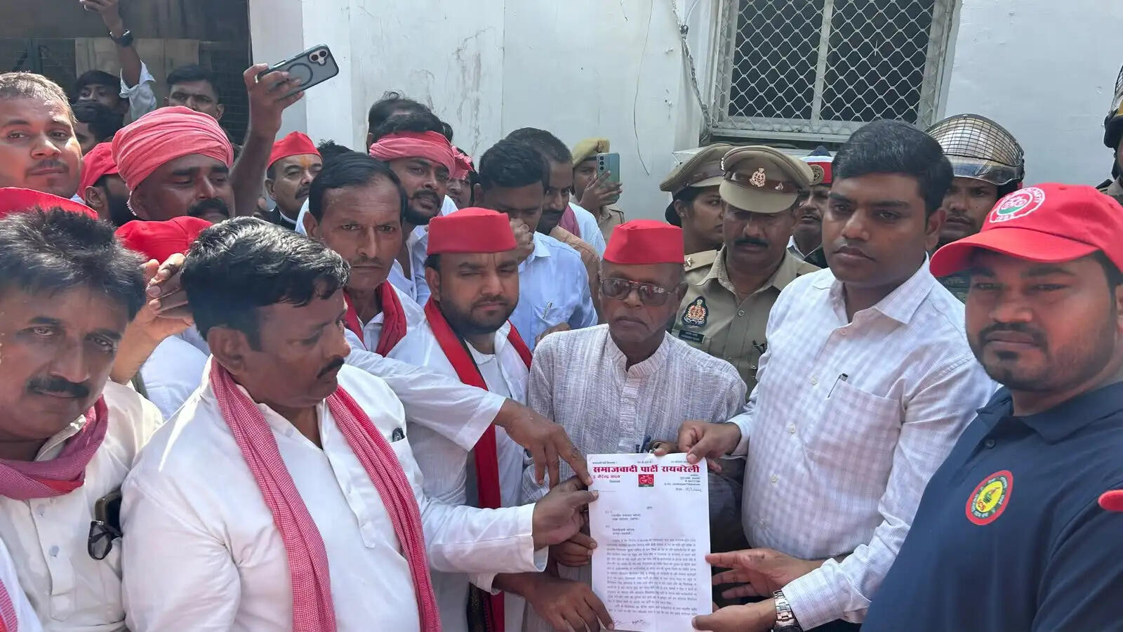 समाजवादी पार्टी का सदस्यता अभियान: रायबरेली में छात्रों को जोड़ा गया