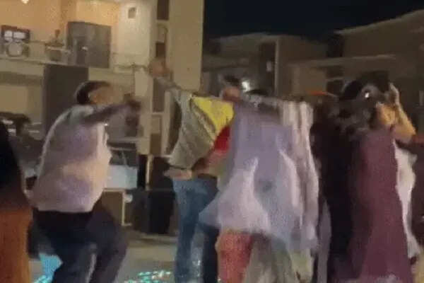 करवाचौथ पर डांस करते समय महिला की हार्ट अटैक से मौत