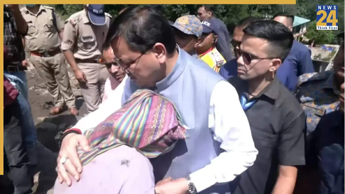 मुख्यमंत्री धामी ने चमोली में आपदा प्रभावितों से की मुलाकात, सहायता का दिया आश्वासन