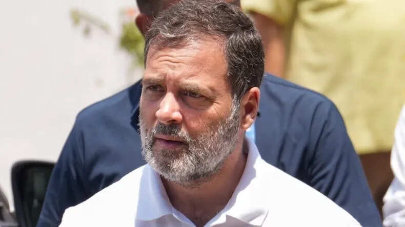 राहुल गांधी को मानहानि मामले में कोर्ट में पेश होने का आदेश