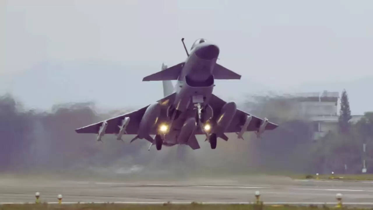 जापान-चीन तनाव: ओकिनावा में चीनी विमानों की आक्रामकता पर जापान की कड़ी प्रतिक्रिया