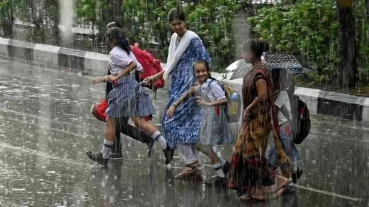 दिल्ली में मौसम का हाल: बारिश की संभावना और गर्मी से राहत