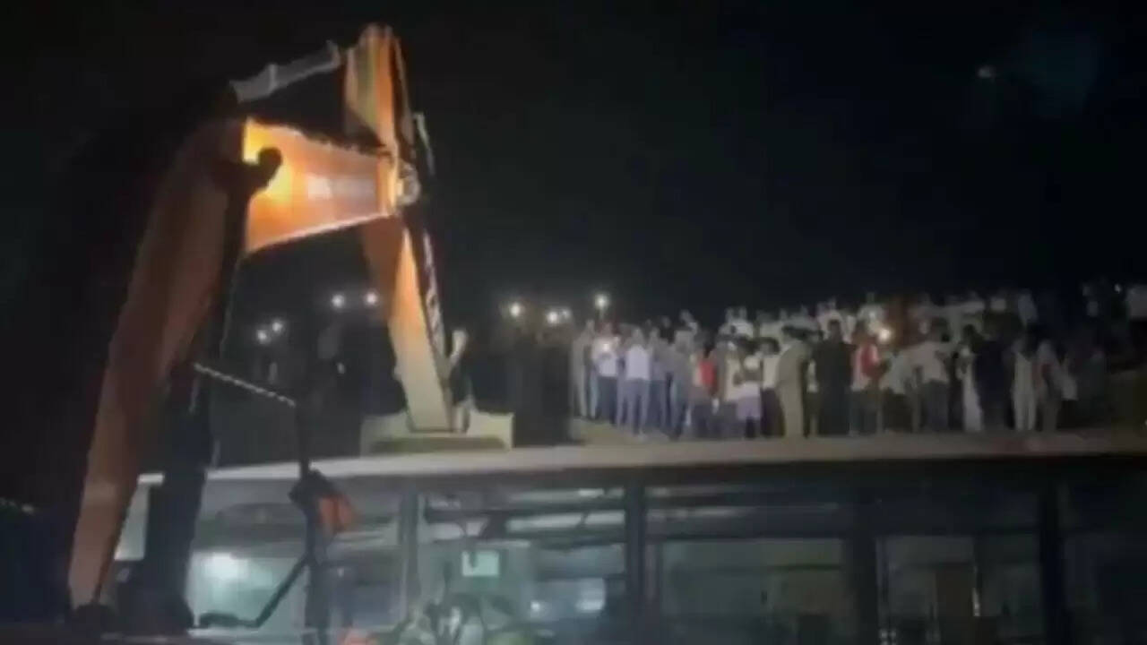 लखनऊ में रोडवेज बस दुर्घटना: 5 की मौत, कई घायल
