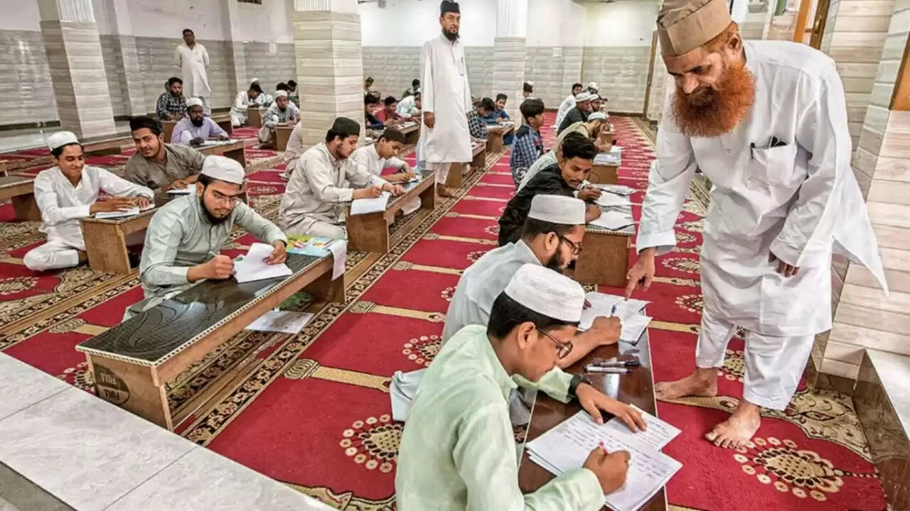 पाकिस्तान की आर्थिक जनगणना: मस्जिदों की संख्या फैक्ट्रियों से कहीं अधिक