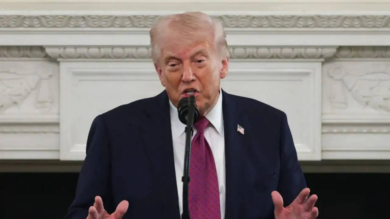 डोनाल्ड ट्रंप का नया आर्थिक दबाव: ईरान पर बढ़ा युद्धविराम और नाकेबंदी