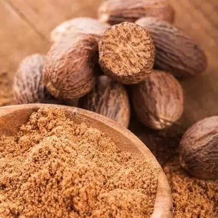 जायफल के अद्भुत आयुर्वेदिक लाभ: जानें कैसे करें उपयोग