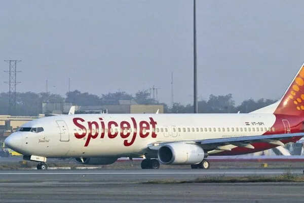 स्पाइसजेट का विमान तकनीकी खराबी के कारण दिल्ली लौट आया