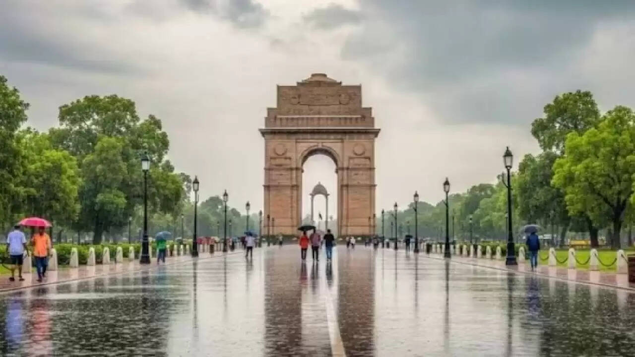 दिल्ली में तूफान और बारिश का अलर्ट, अन्य राज्यों में भी मौसम का कहर