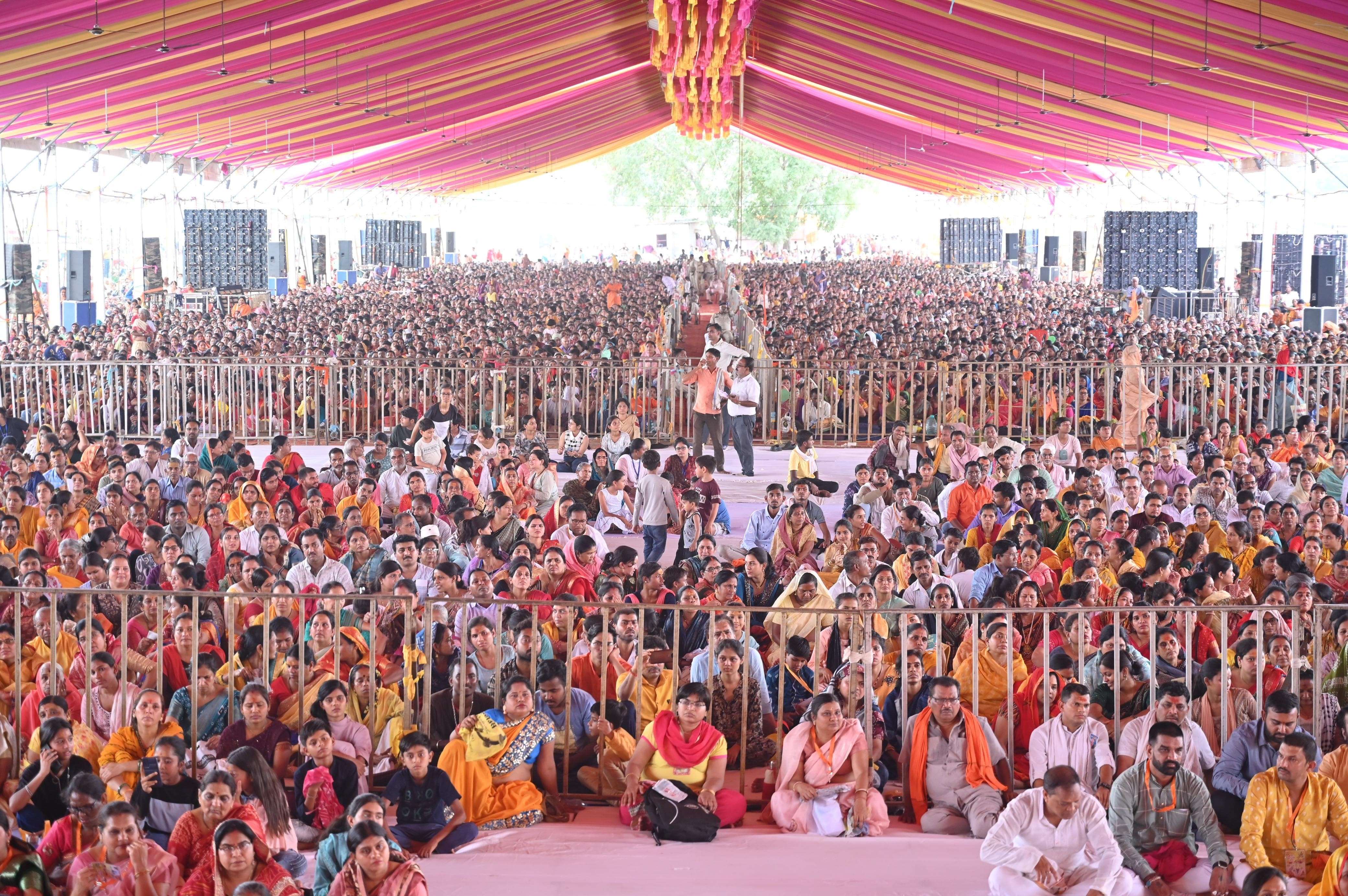 धमतरी : कुरुद में शिव महापुराण का महाकुंभ, भक्तों का उमड़ा सैलाब