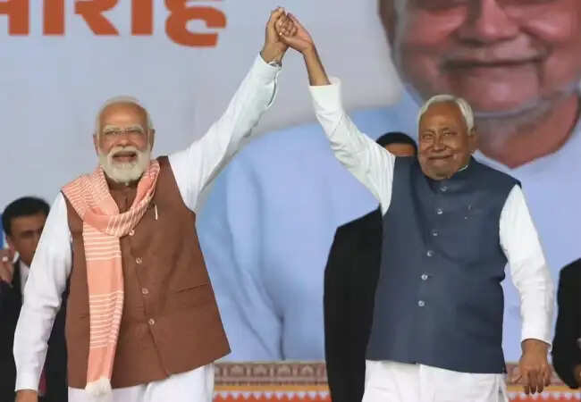 नीतीश कुमार ने राज्यसभा सांसद के रूप में शपथ ली