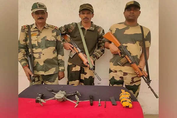 बीएसएफ ने अमृतसर में ड्रोन और पिस्तौल के पुर्जे किए बरामद