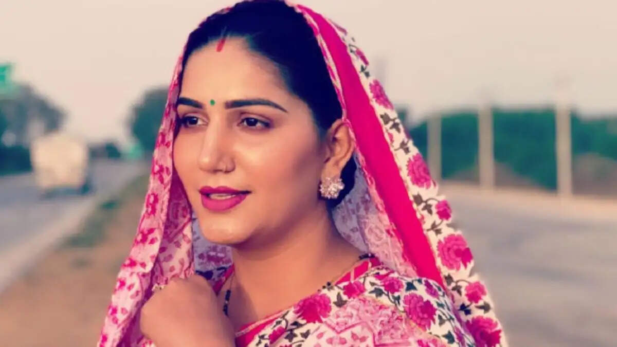 सपना चौधरी का जेल में परफॉर्मेंस: कैदियों के लिए किया था डांस