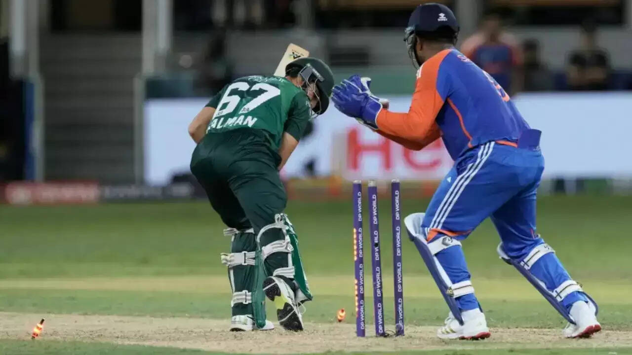 भारत ने पाकिस्तान को हराकर एशिया कप 2025 के सेमीफाइनल में बनाई जगह, इरफान पठान की तीखी प्रतिक्रिया