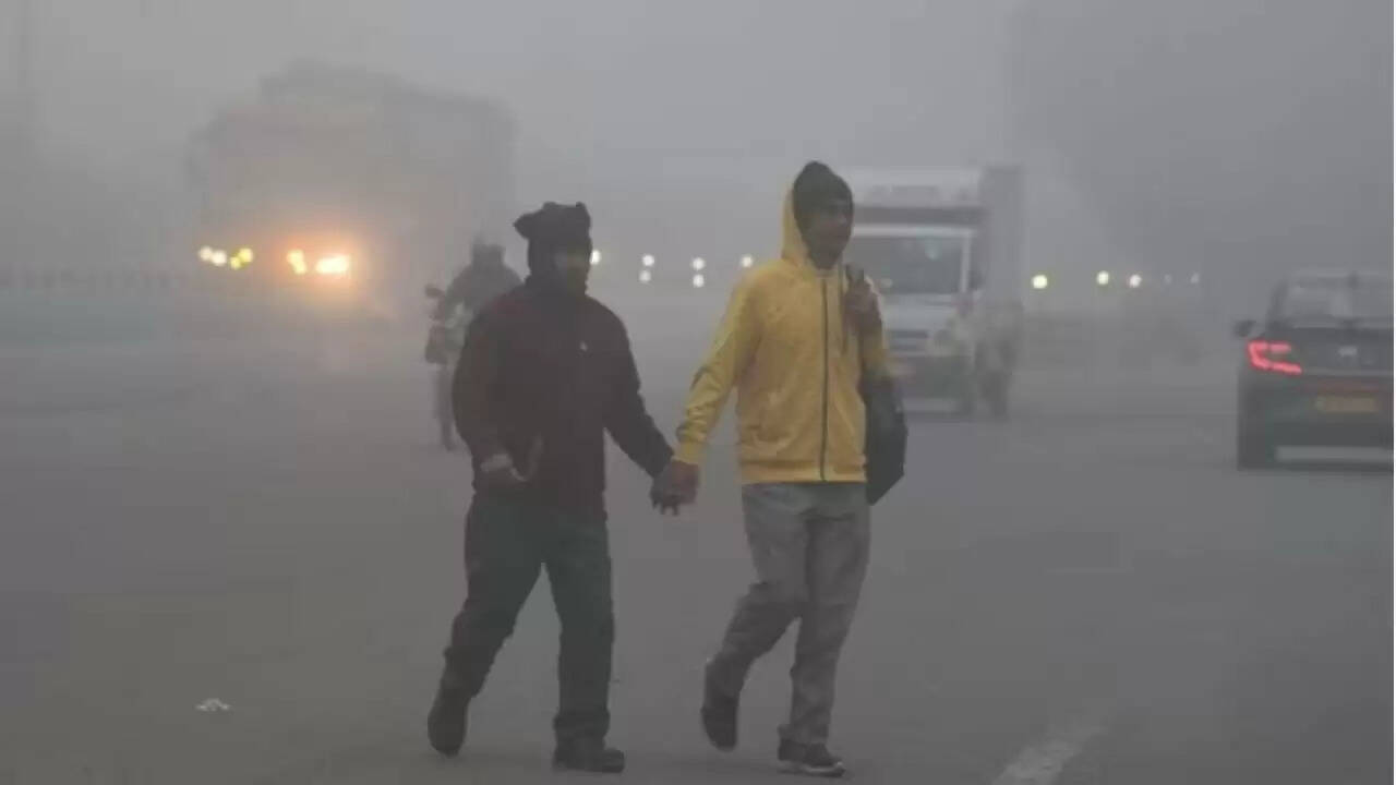 दिल्ली-एनसीआर में ठंड और कोहरे का कहर: हवाई यात्रा पर असर