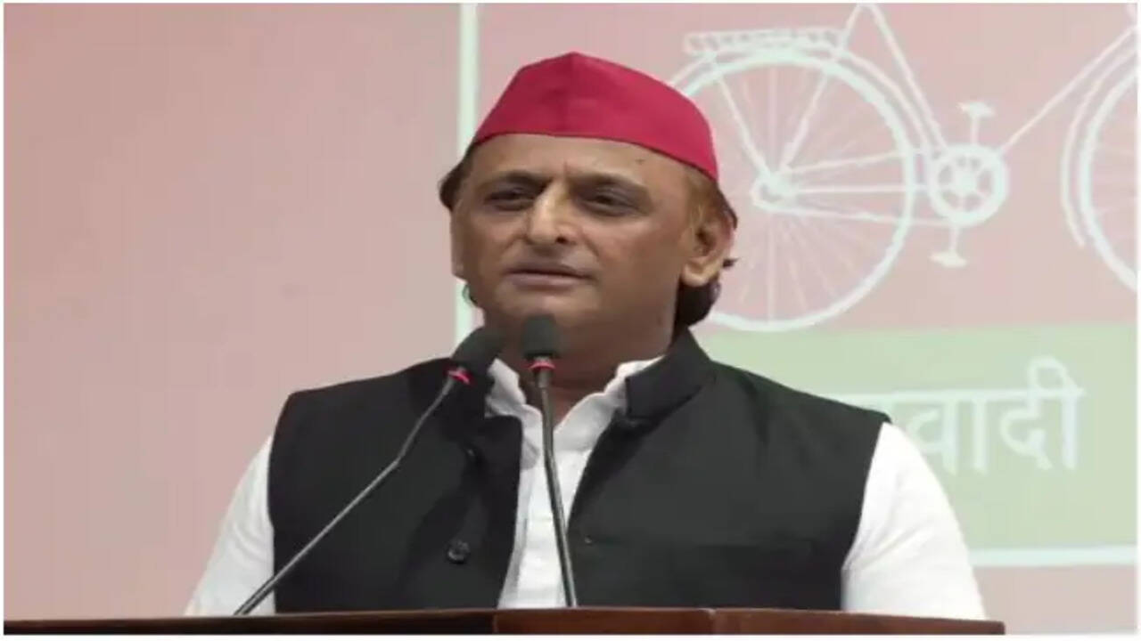 अखिलेश यादव ने भाजपा पर साधा निशाना, छात्रों के बीच जागरूकता अभियान को लेकर दी चेतावनी