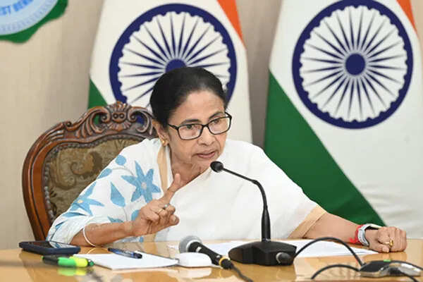 टीएमसी नेता मदन मित्रा को कोलकाता गैंगरेप मामले में कारण बताओ नोटिस