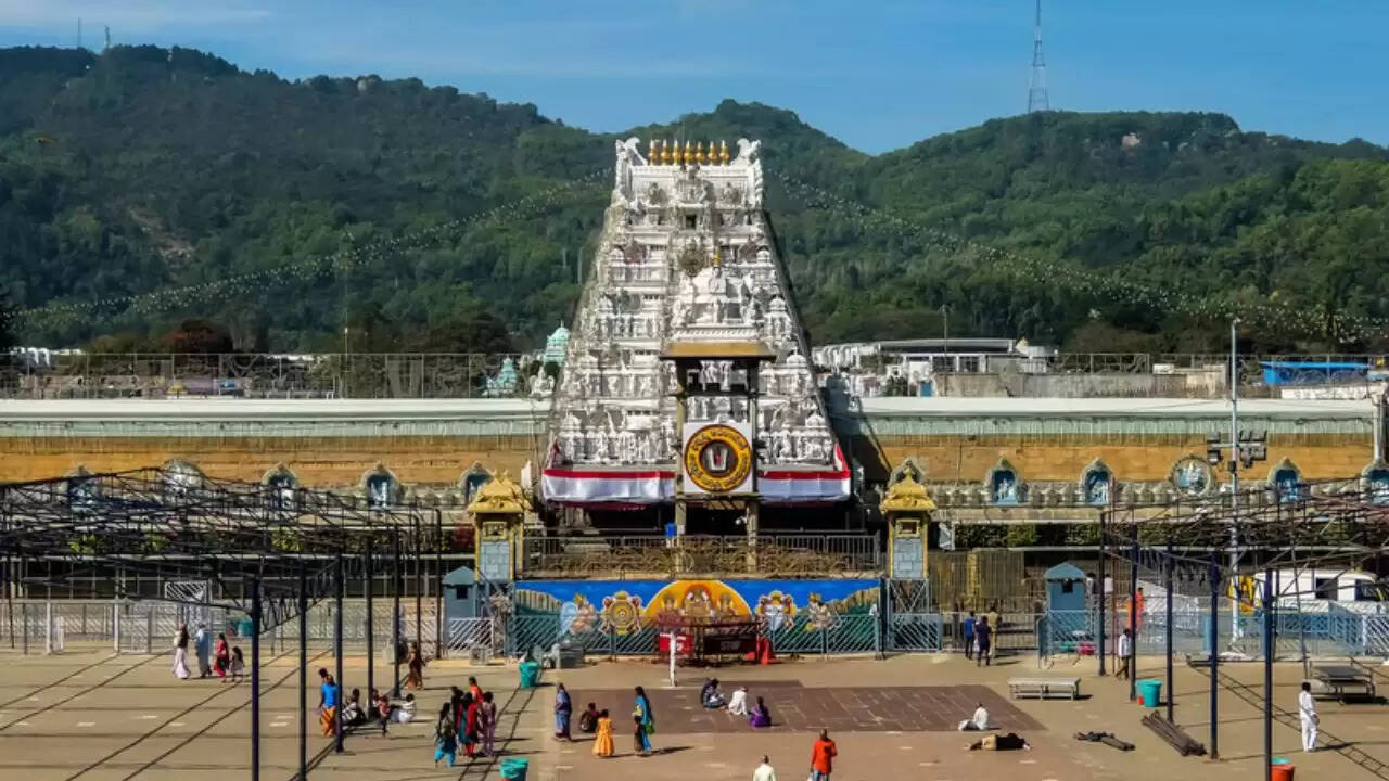 आंध्र प्रदेश के वेंकटेश्वर मंदिर: तिरुमाला और श्रीकाकुलम की अद्भुत धार्मिक यात्रा