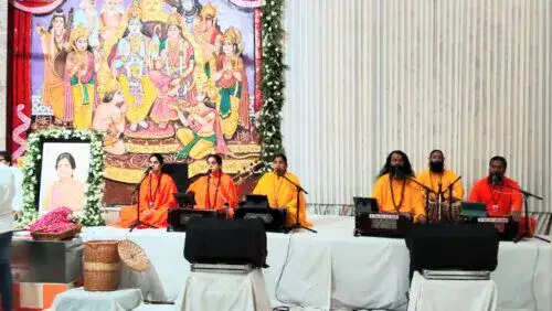मेयर विनीत धीर की माता जी आशा धीर को श्रद्धांजलि अर्पित करने के लिए जुटे सैकड़ों लोग