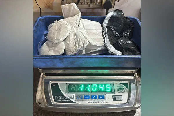 सूरत एयरपोर्ट पर सोने की तस्करी की बड़ी कोशिश नाकाम
