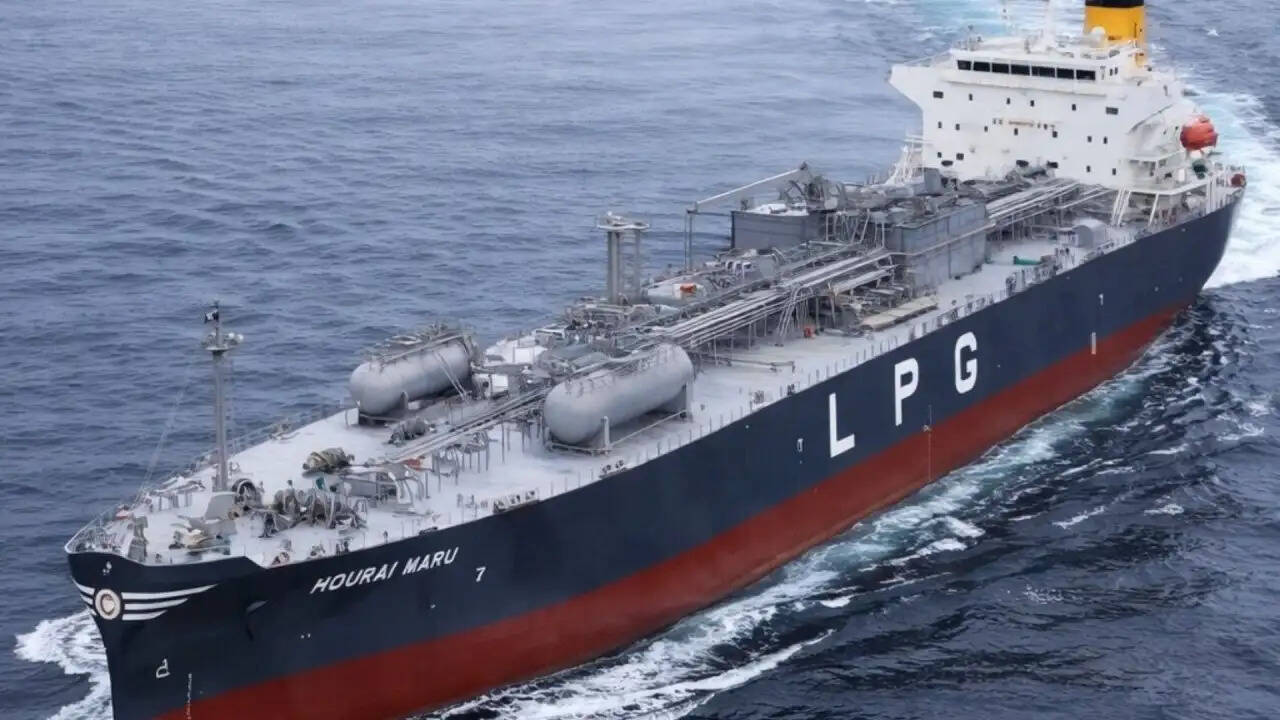 हॉर्मुज जलडमरूमध्य से सुरक्षित निकले दो भारतीय एलपीजी टैंकर
