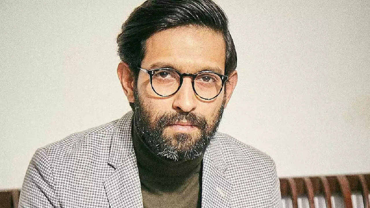 अहमदाबाद में एयर इंडिया फ्लाइट हादसा: विक्रांत मैसी ने व्यक्त किया शोक