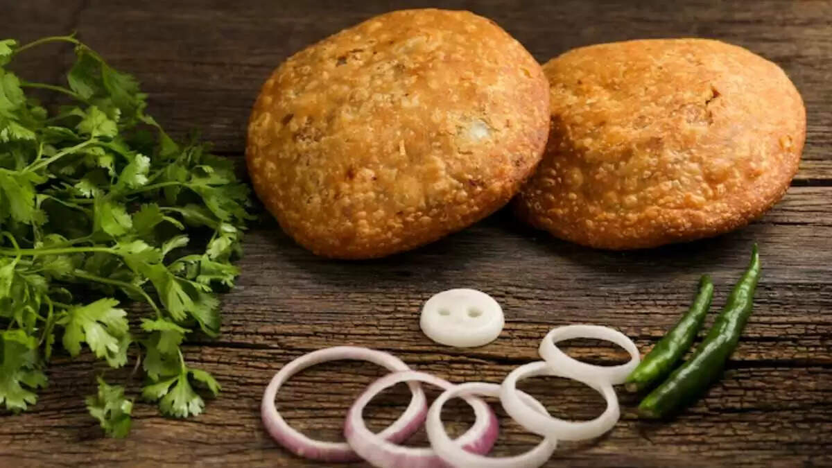 मॉनसून में बनाएं राजस्थान की लाजवाब प्याज कचौड़ी