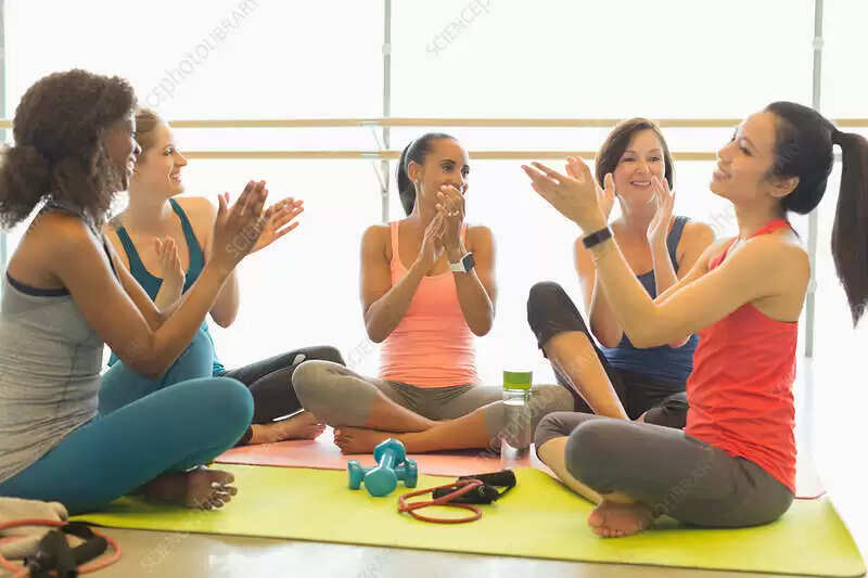 ताली बजाने के अद्भुत स्वास्थ्य लाभ: जानें कैसे यह आपके शरीर को ऊर्जा देता है