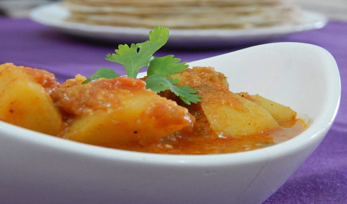 घर पर बनाएं रेस्टोरेंट स्टाइल दम आलू